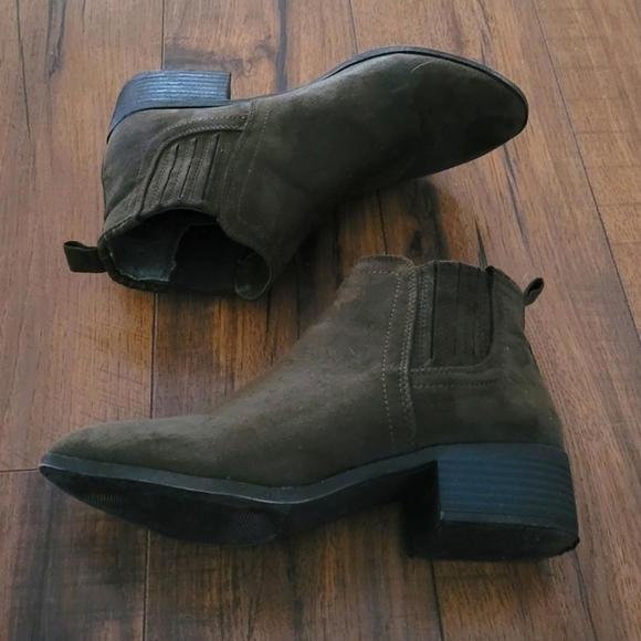 Madden Girl Dark Green Faux Suede Ankle‎ Booties - Picture 1 of 5